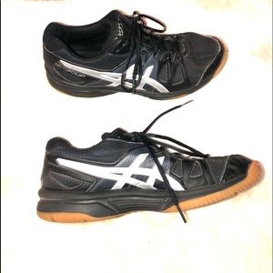 ASICS volleyball shoe
